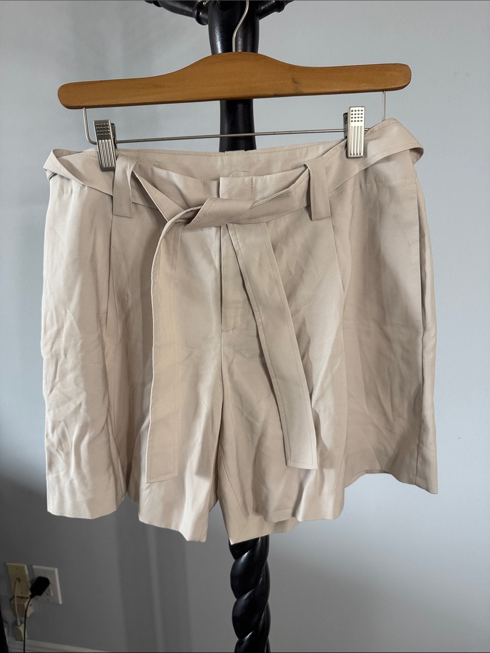 High-Waist Tie-Belt Women's Shorts - Cream